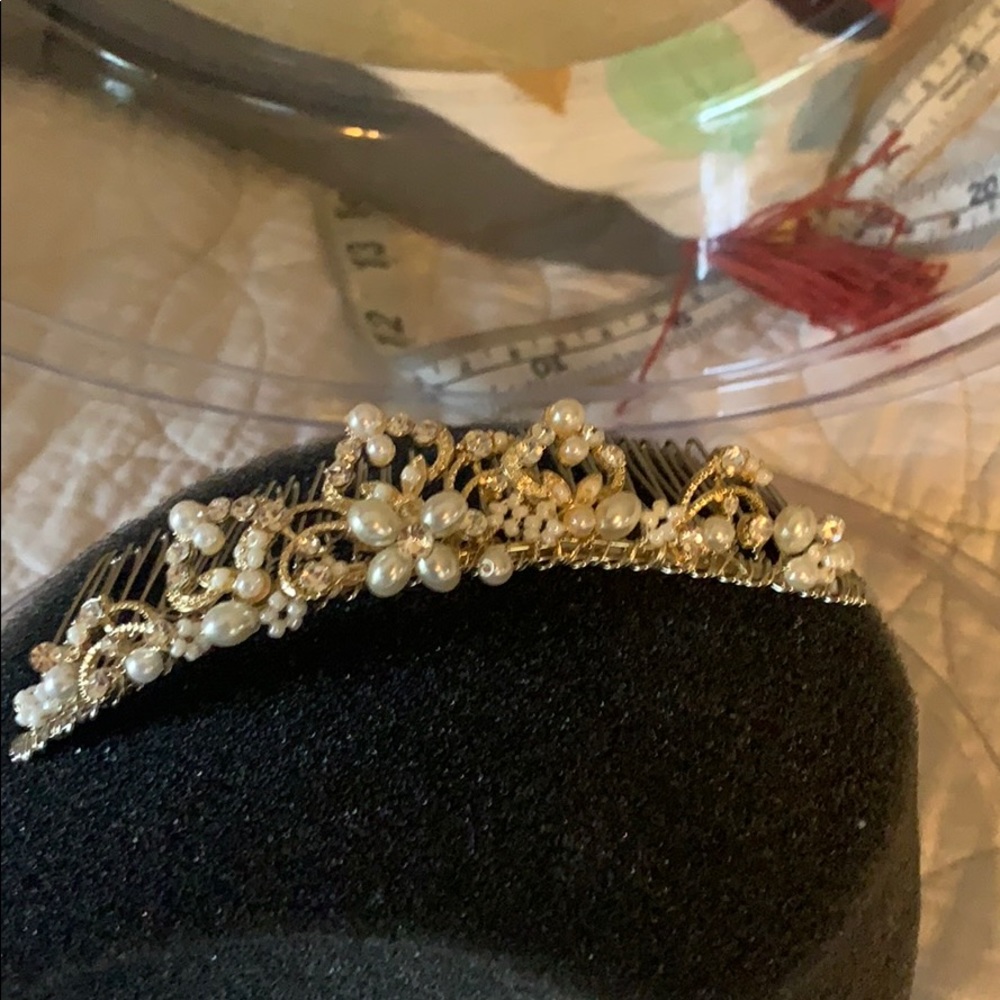 Bridal head piece worn once!